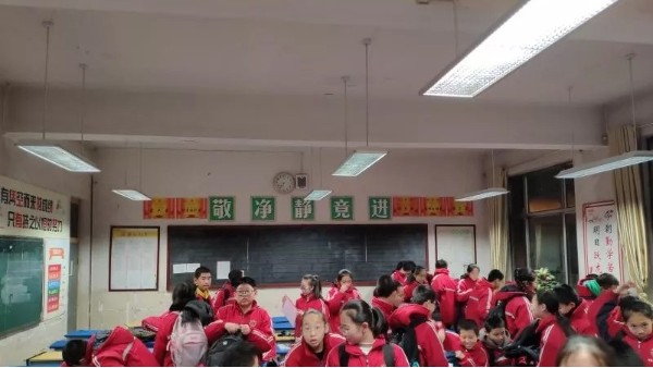 用健康之光守護(hù)成長，教室照明改造達(dá)標(biāo)計(jì)劃如火如荼進(jìn)行~