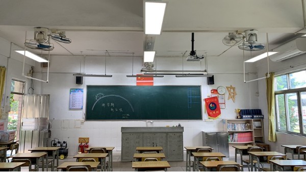 2023年前中小學(xué)校都要換成專用教室護(hù)眼燈嗎？華輝教育照明告訴您~